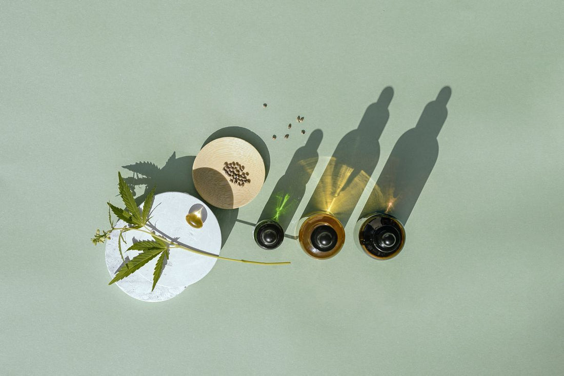 Olejki konopne na jasno-zielonym tle Blog Zdrowe Dębniki