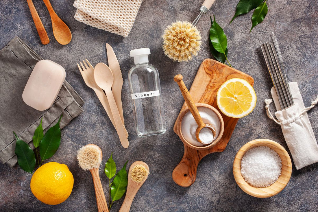 Naturalne środki czystości na rustykalnym tle Blog Zdrowe Debniki
